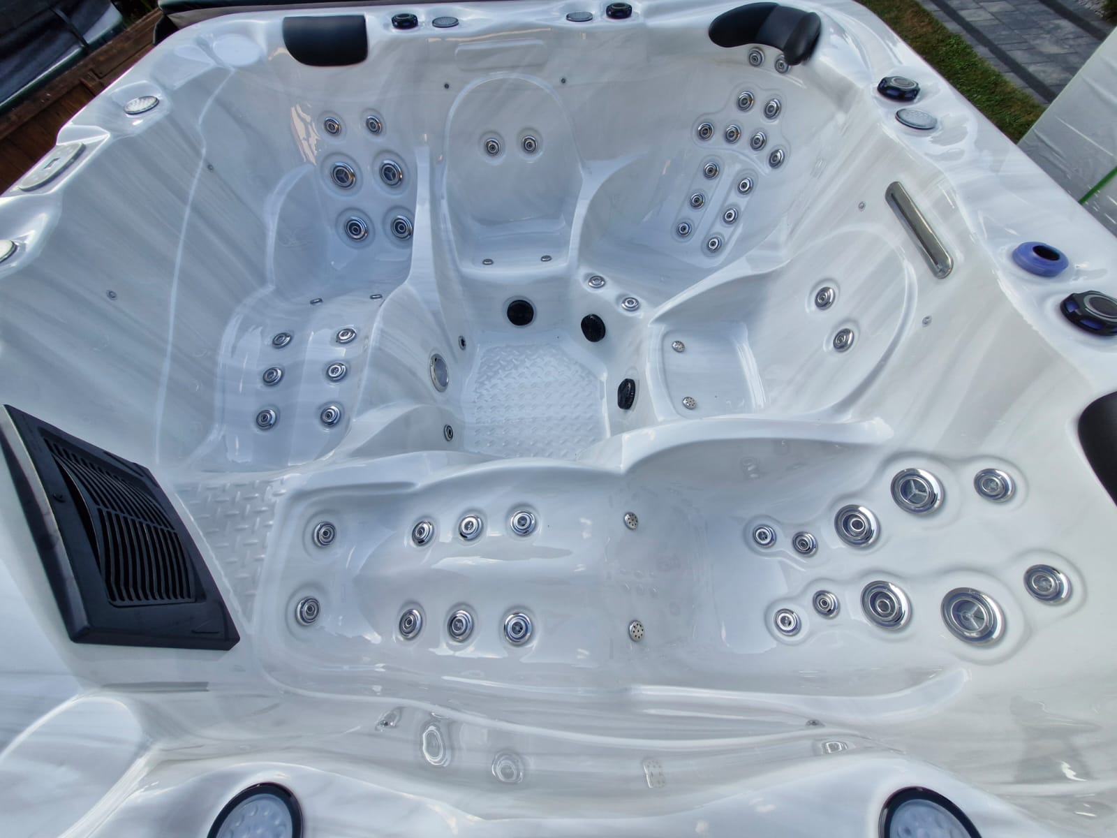 Jacuzzi ogrodowe, led, podgrzewane. Oława, Wrocław, Warszawa, Kraków, Gdańsk, Szczecin, Poznań, Lublin, Rzeszów, Katowice, Częstochowa, Zielona Góra, Kołobrzeg, Łódź, Radom, Białystok, Olsztyn, Koszalin, Przemyśl