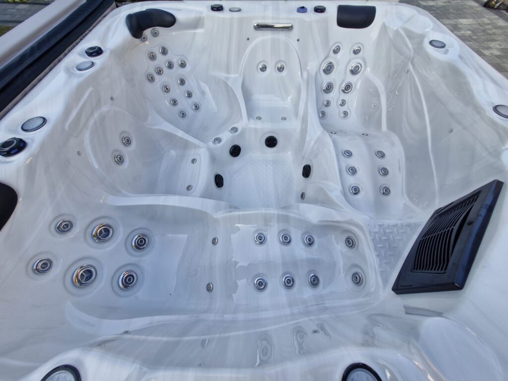 Jacuzzi ogrodowe, led, podgrzewane. Oława, Wrocław, Warszawa, Kraków, Gdańsk, Szczecin, Poznań, Lublin, Rzeszów, Katowice, Częstochowa, Zielona Góra, Kołobrzeg, Łódź, Radom, Białystok, Olsztyn, Koszalin, Przemyśl