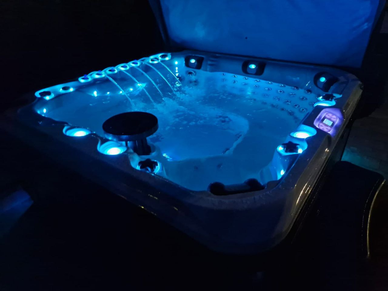 Jacuzzi ogrodowe, led, podgrzewane. Oława, Wrocław, Warszawa, Kraków, Gdańsk, Szczecin, Poznań, Lublin, Rzeszów, Katowice, Częstochowa, Zielona Góra, Kołobrzeg, Łódź, Radom, Białystok, Olsztyn, Koszalin, Przemyśl